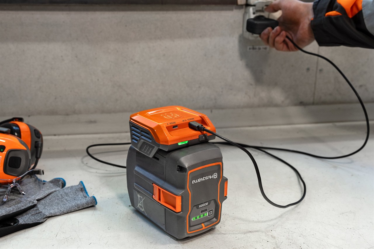 Husqvarna Akku-Ladegerät 40-USB150X
