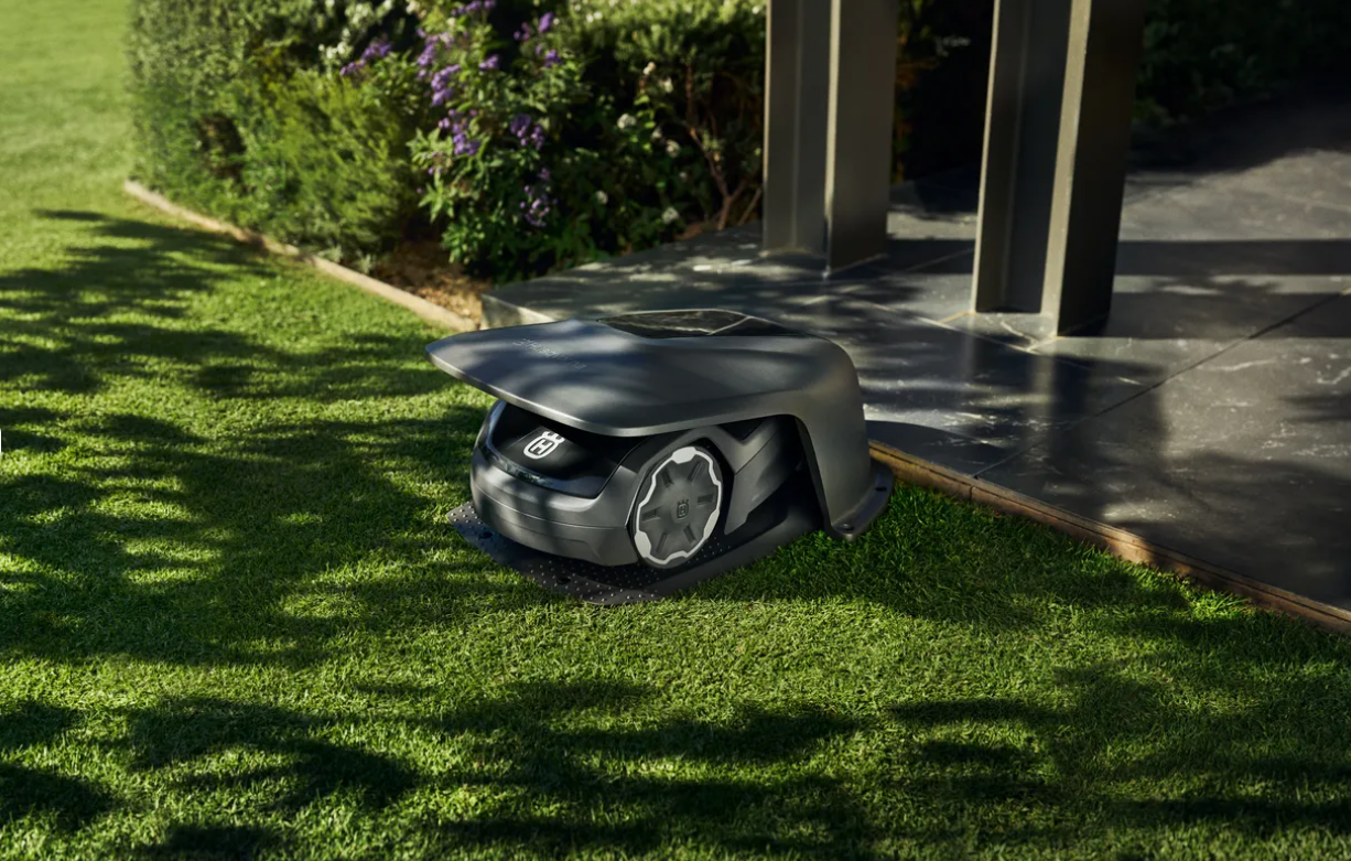 Husqvarna Automower® Garage 305E NERA, 310E NERA, 405XE NERA, 410XE NERA, 320 NERA, 430X NERA, 450X NERA